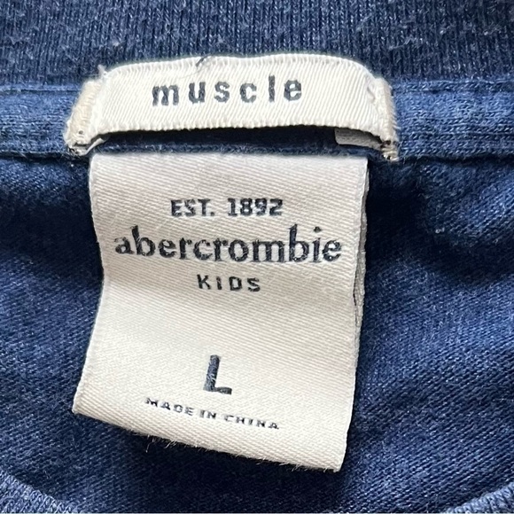 Abercrombie Kids Tough To Beat Youth Boy’s Large Muscle Fit T-Shirt, Preloved - Picture 2 of 3